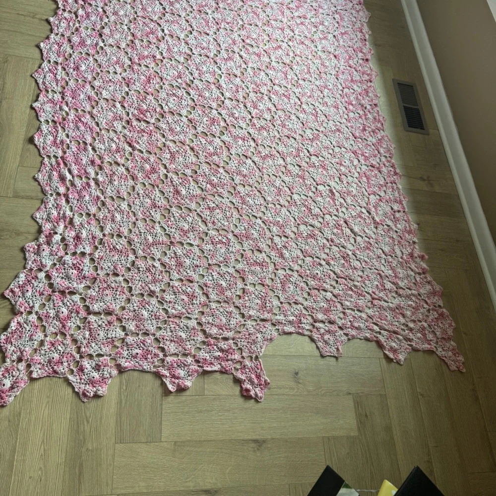 Vintage Crochet Bedspread Coverlet Pink Floral Lace 91